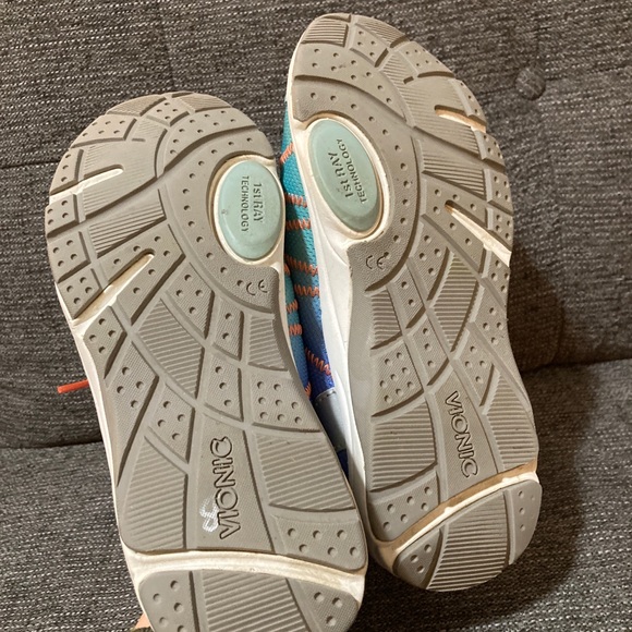 Vionic Alliance walking sneaker. Size 6.5. - Picture 3 of 7